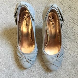 Seychelles gray leather heels